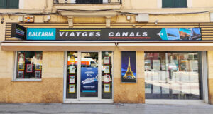 Gráficas Mundo | Diseño, producción y montaje de rótulo para exterior agencia viajes Canals en Palma de Mallorca