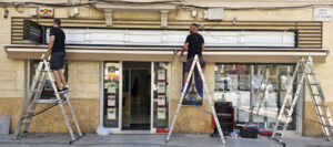 Gráficas Mundo | Diseño, producción y montaje de rótulo para exterior agencia viajes Canals en Palma de Mallorca