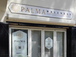 Gráficas Mundo | Diseño para rotulos exteriores y rotulación Palma Wellness - centro de masajes, salud, coaching, holistic wellness therapy